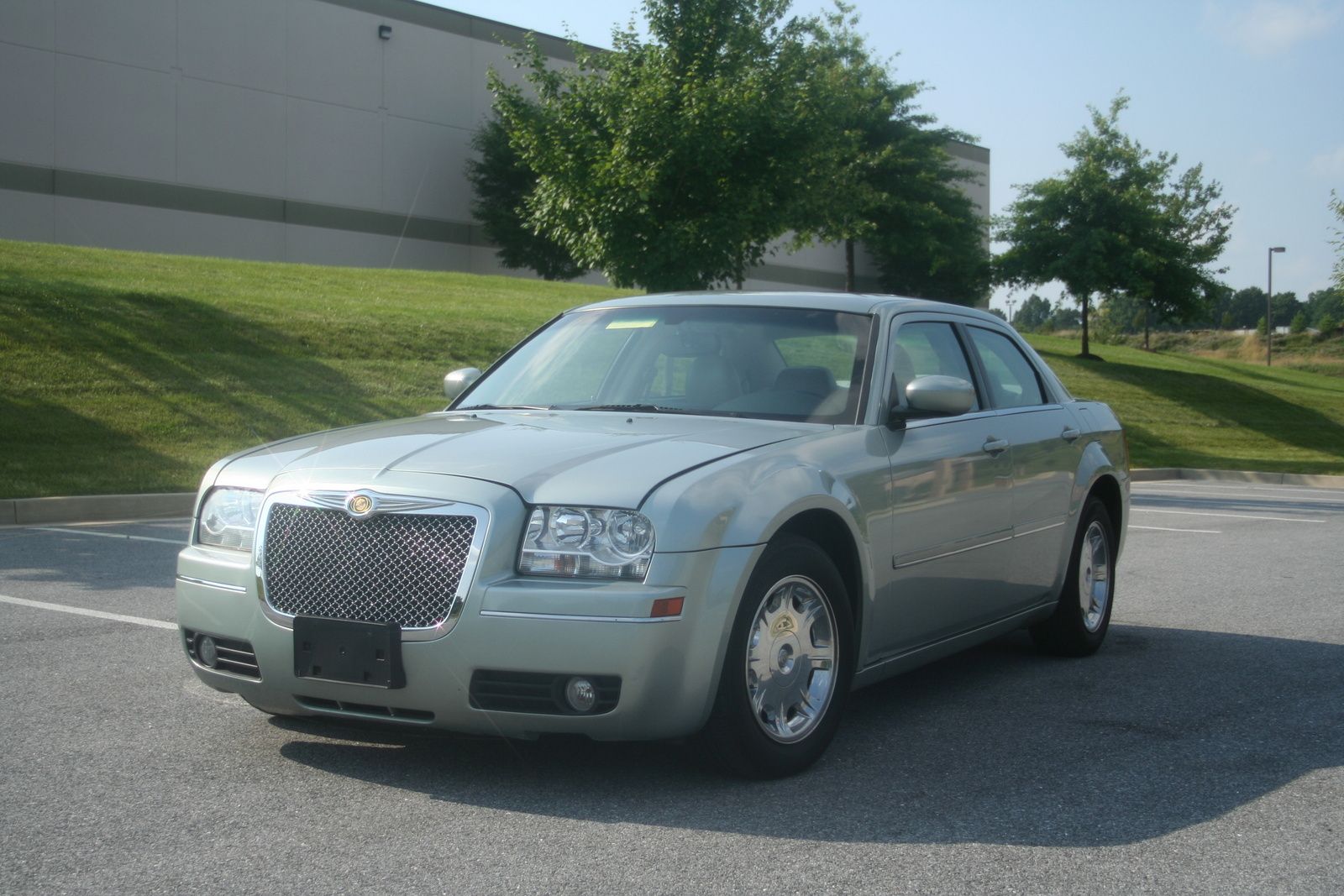 Американская машина крайслер. Chrysler 300. Крайслер 300с. Chrysler 300 2005. Chrysler 300c 2005.