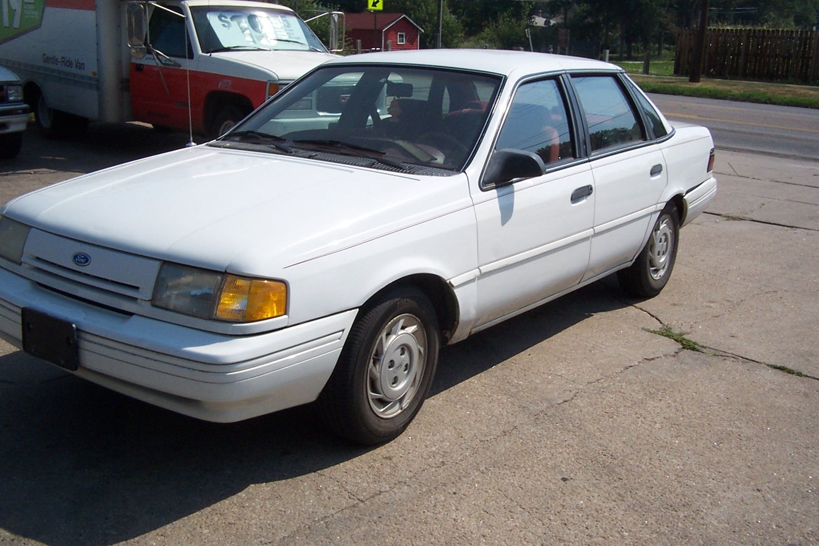 1992 Ford Tempo 2-dr GL
