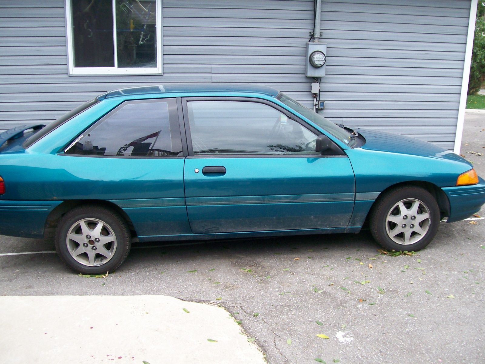 1993 Ford Escort 4-dr LX