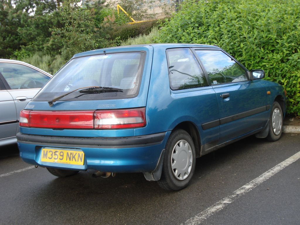 1994 Mazda 323  SE