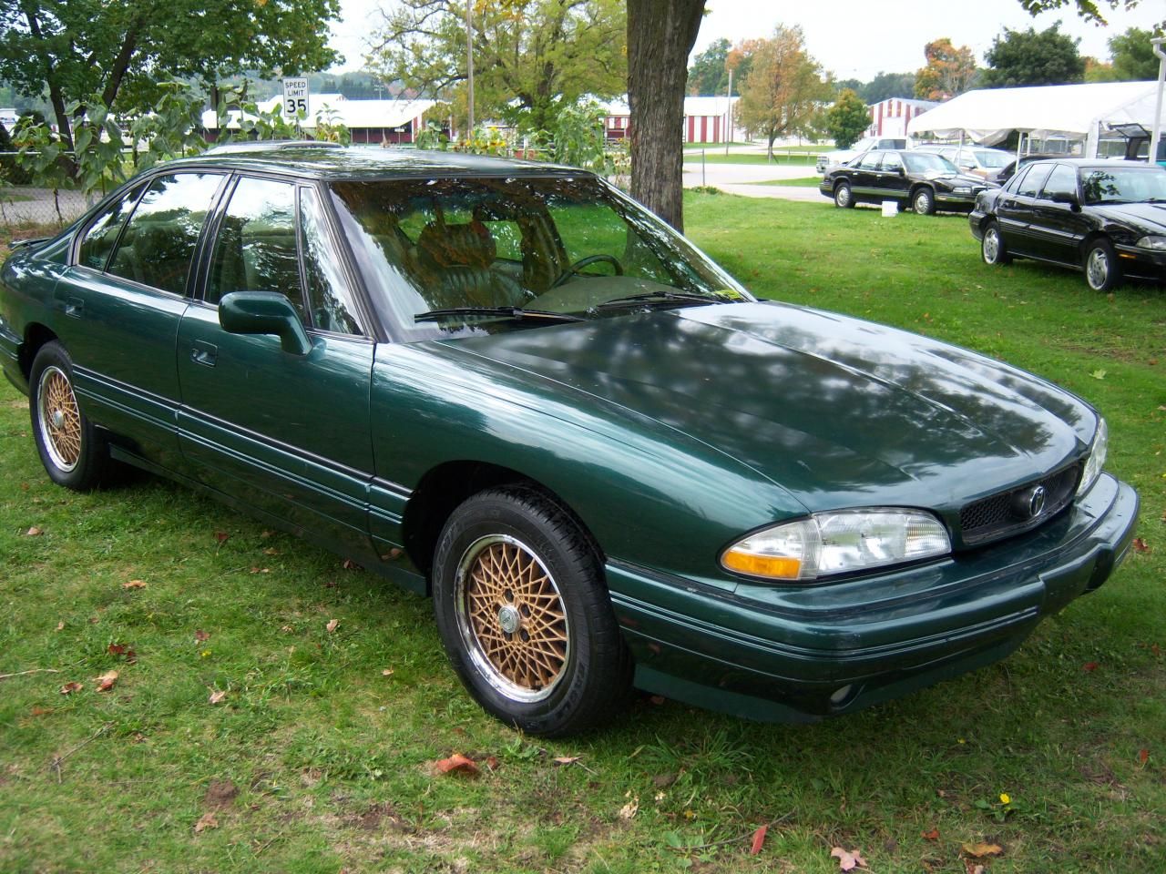 1995 Pontiac Bonneville  SE