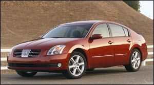 2004 Nissan Maxima  SE 5-passenger